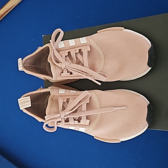 Women's shoes - Picture 2 of 5